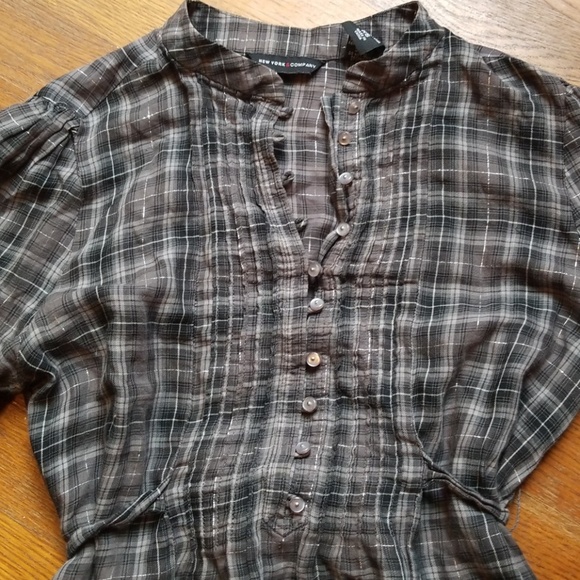 Adorable plaid peasant tunic with tie and buttons - Picture 3 of 6